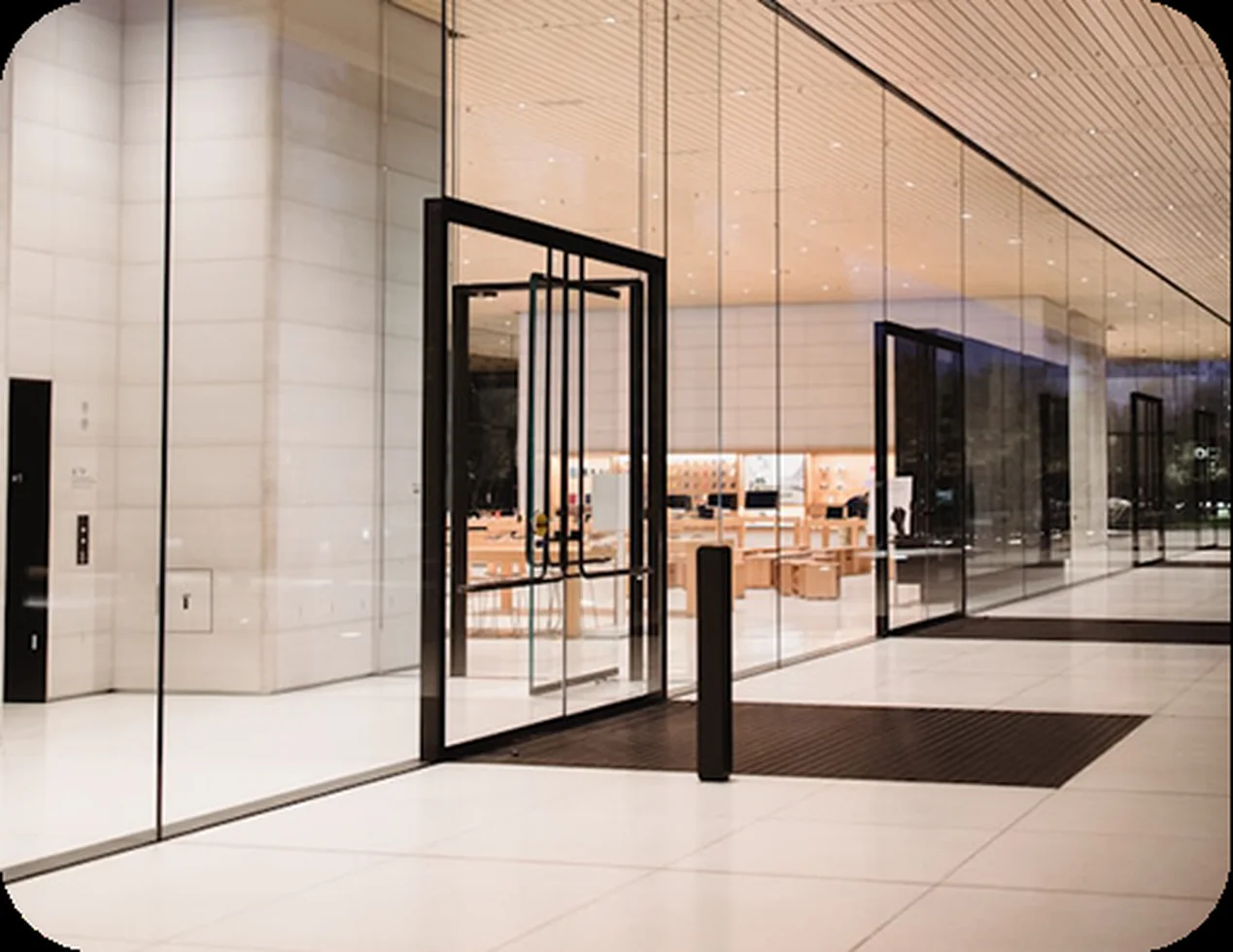Retail glass entrance with air curtain planning context